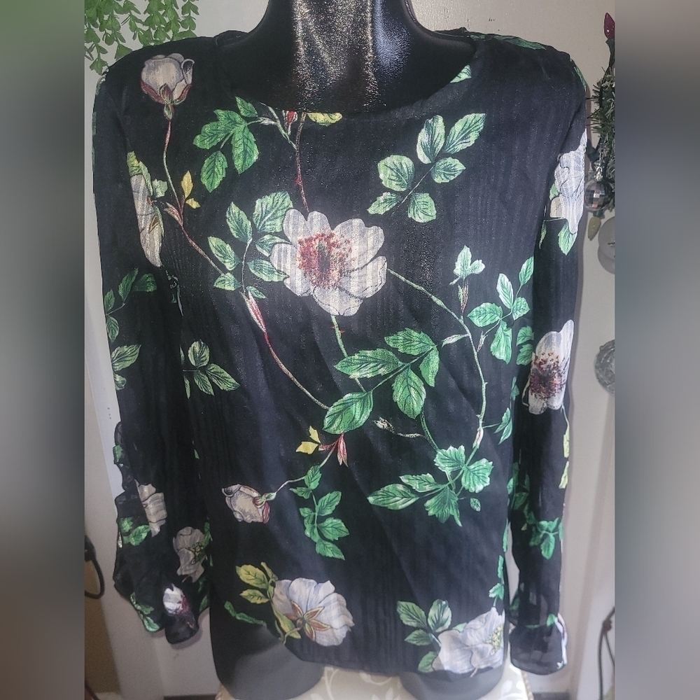 Black Tape Long Sleeve Blouse In Black With White And Green Floral Print Size M